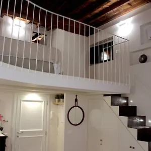https://art-apartment-santa-croce-suite.it-tuscanyhotel.com